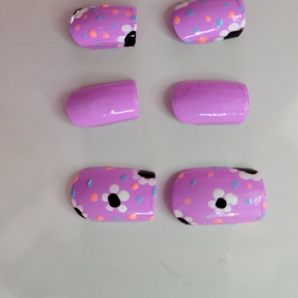Purple flower nails